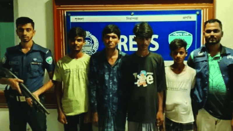 সাতকানিয়ায় দুই স্কুলছাত্রীকে সংঘবদ্ধ ধর্ষণের অভিযোগে আটক ৪
