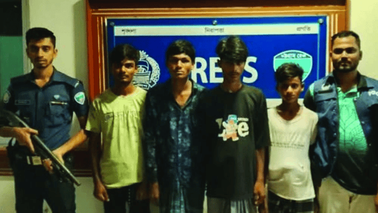 সাতকানিয়ায় দুই স্কুলছাত্রীকে সংঘবদ্ধ ধর্ষণের অভিযোগে আটক ৪