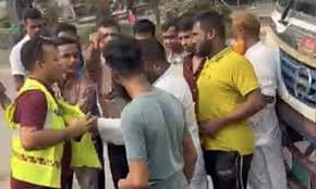 গাজীপুরে অবৈধ পার্কিংয়ের জরিমানা করায় বাসচালকের হামলায় পুলিশ সদস্য আহত