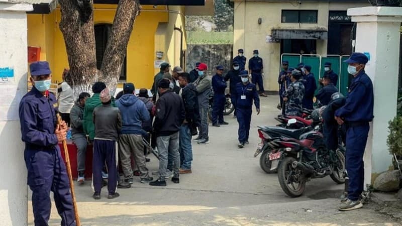 নেপালে পর্যটকবাহী বাস নদীতে পড়ে নিহত ১৯