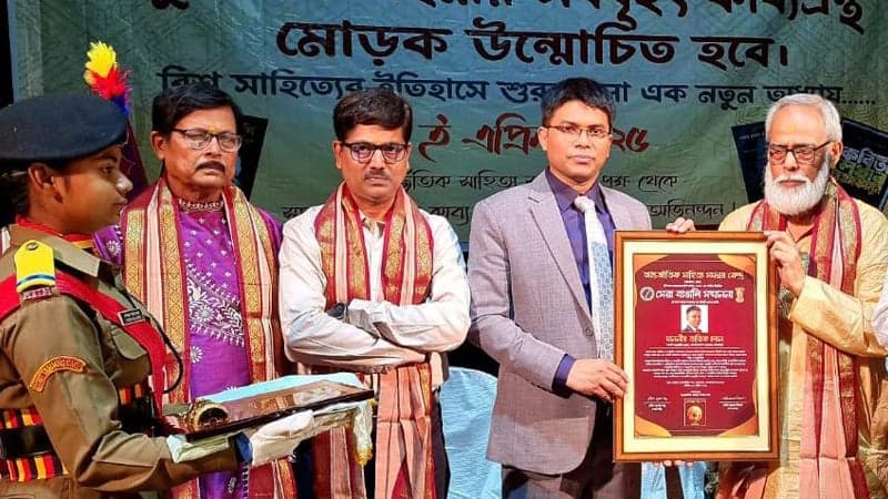 কলকাতায় ‘সেরা বাঙালি সম্মাননা’ পেলেন বাংলাদেশ উপ-হাইকমিশনের প্রেস সচিব তারিক চয়ন