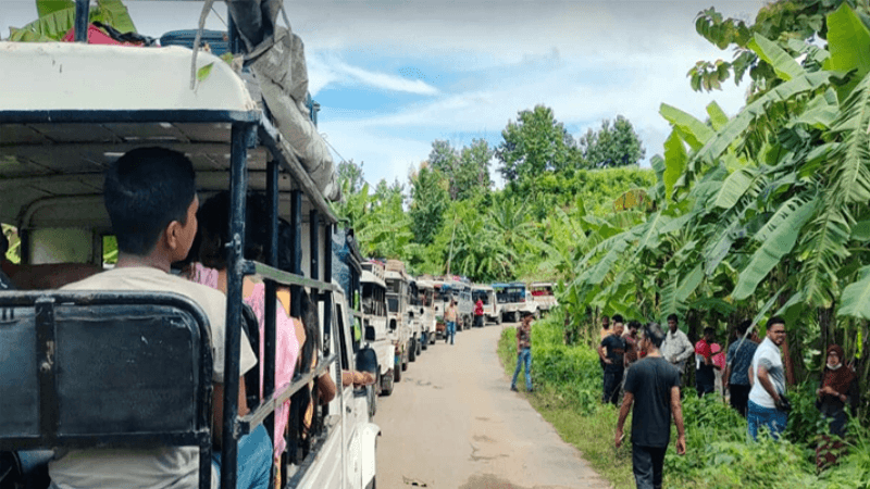 সেনা নিরাপত্তায় সাজেক থেকে সরানো হলো আটকা পড়া পর্যটকদের