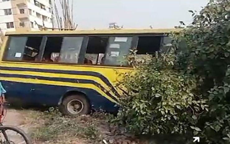 মেরাদিয়ায় বাসে অগ্নিসংযোগ, দগ্ধ ২