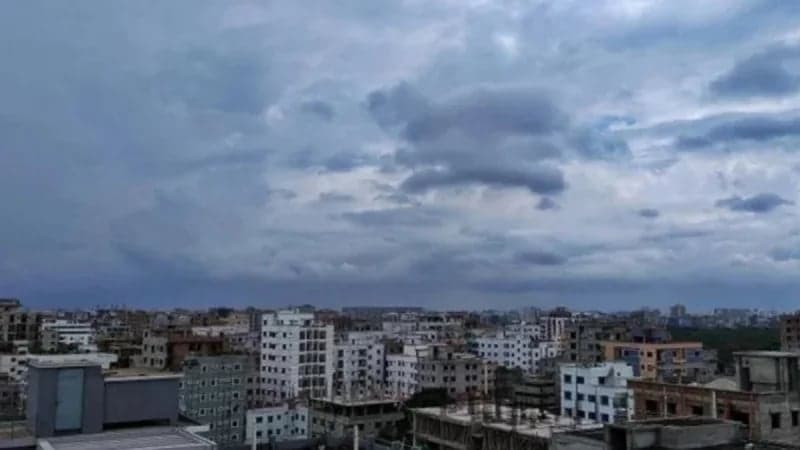 ঢাকার আকাশে মেঘের ঘনঘটা,  বৃষ্টি-বজ্রবৃষ্টির পূর্বাভাস