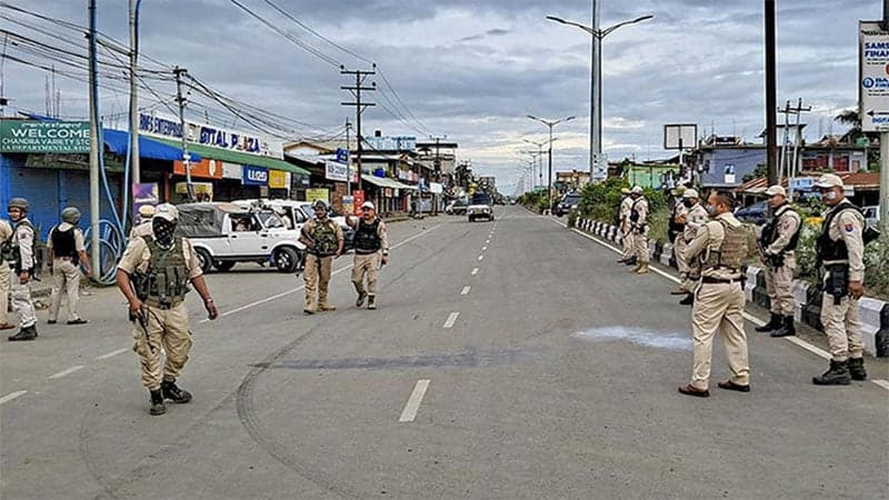 মণিপুরে সহিংসতা ঠেকাতে ২ জেলায় কারফিউ জারি