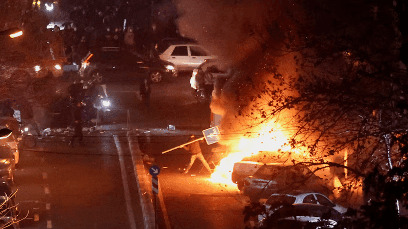 ইরানে বিক্ষোভে ২০০০ জন নিহত