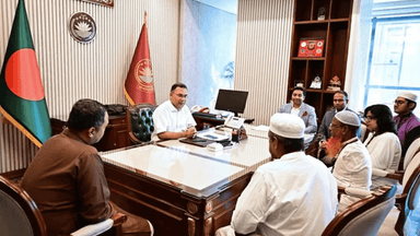 পা দিয়ে লিখে গড়েছেন স্কুল, বিসিএস ছেড়ে প্রাথমিকের শিক্ষক- সহযোগিতার আশ্বাস প্রধানমন্ত্রীর