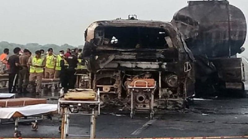 আফগানিস্তানে ভয়াবহ সড়ক দুর্ঘটনায় নিহত ২১