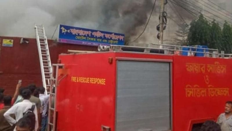 চট্টগ্রামে মোটেল সৈকত বার ও রেস্তোরাঁয় আগুন