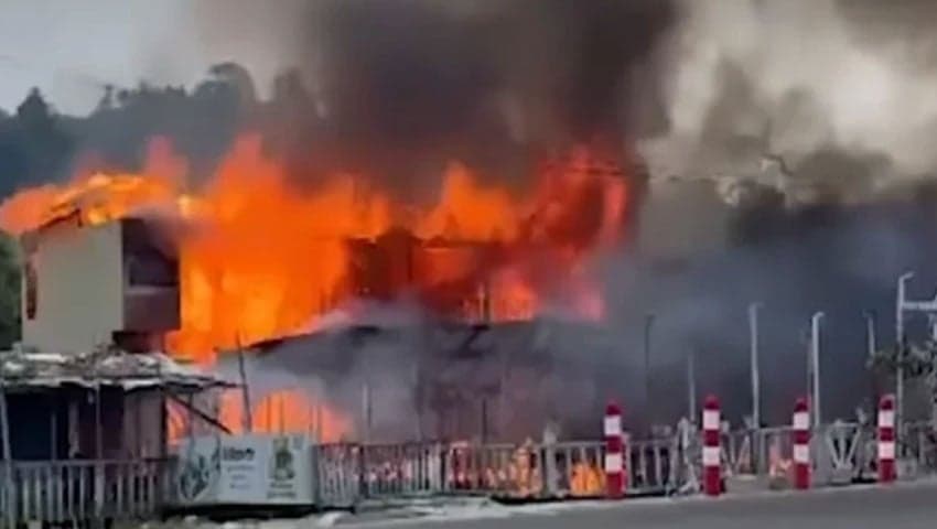 কক্সবাজারের ইনানি বিচে রিসোর্টে আগুন, ৫ পর্যটক নিহত