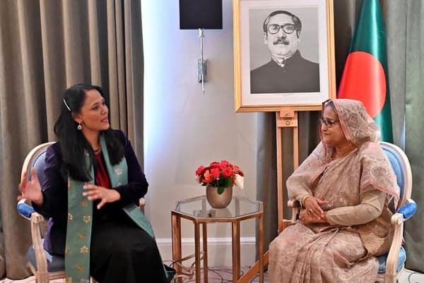 যেকোনো মূল্যে বাংলাদেশে গণতন্ত্র অব্যাহত রাখতে হবে: প্রধানমন্ত্রী