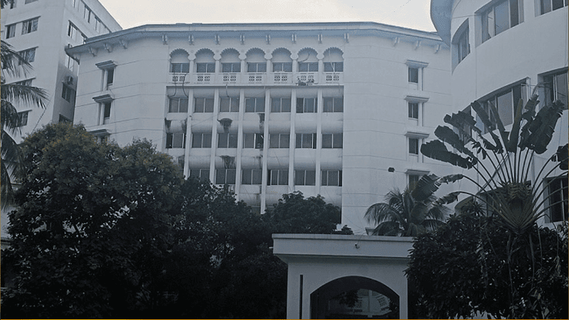 রাষ্ট্রের ক্ষতির অভিযোগে অফিস সহায়ককে পুলিশে দিলেন অ্যাটর্নি জেনারেল