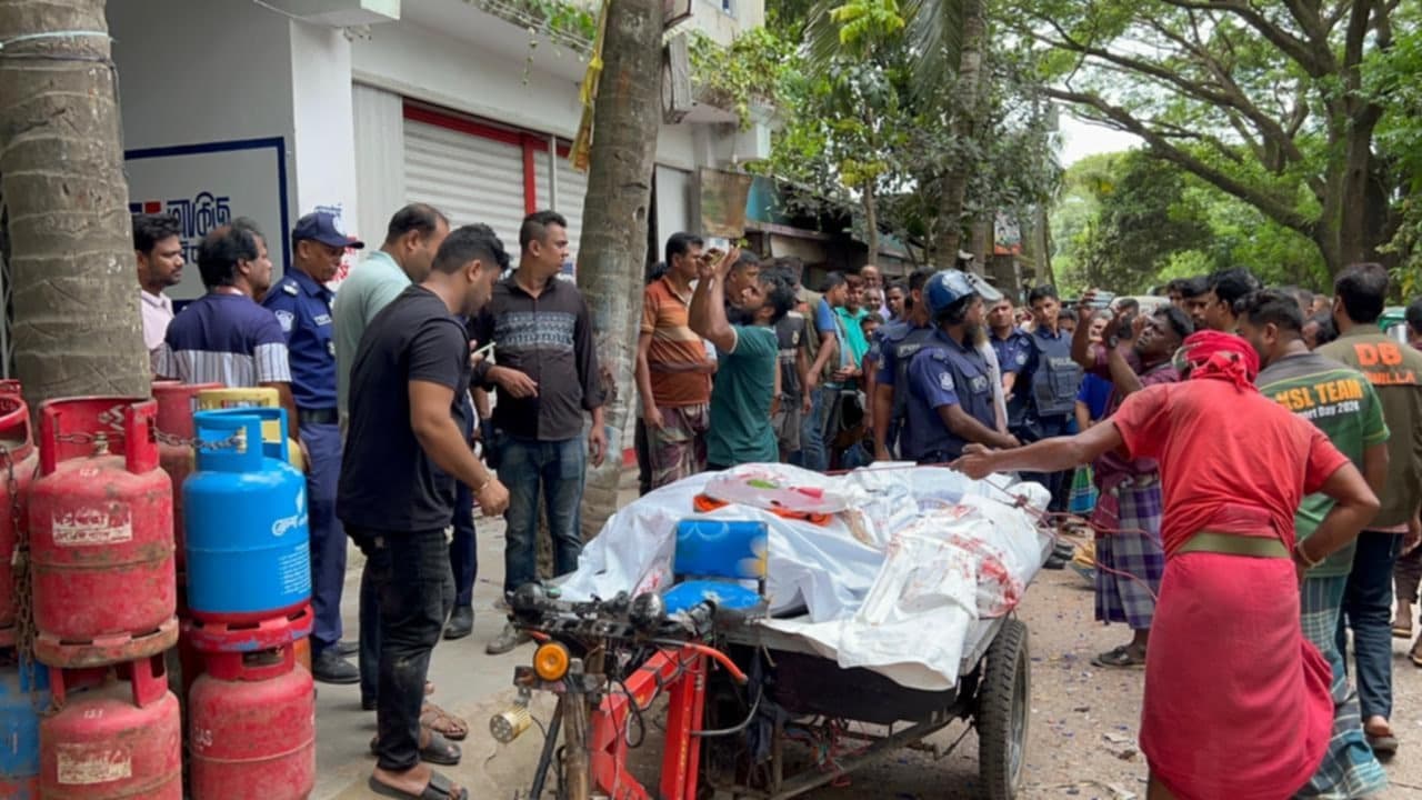 মুরাদনগরে তিনজনকে হত্যা মামলায়  ঢাকায় আরও ছয়জন গ্রেপ্তার