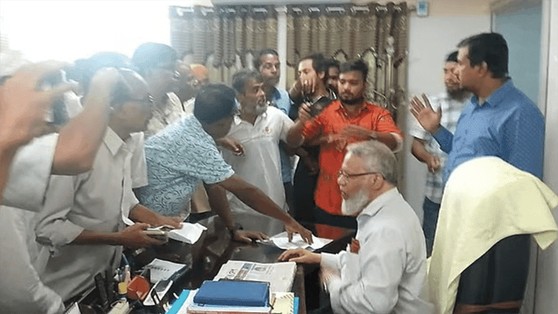 ‘মব’ করে ভিসিকে পদত্যাগে বাধ্য করার ঘটনায় আরও ২ জন গ্রেপ্তার