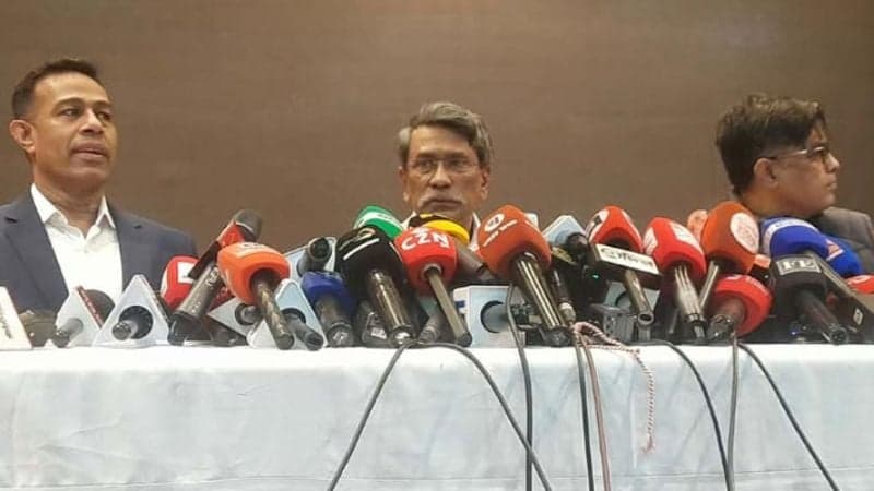 দেশের মানুষ পুরনো শাসনব্যবস্থায় ফিরে যেতে চান না: আলী রীয়াজ