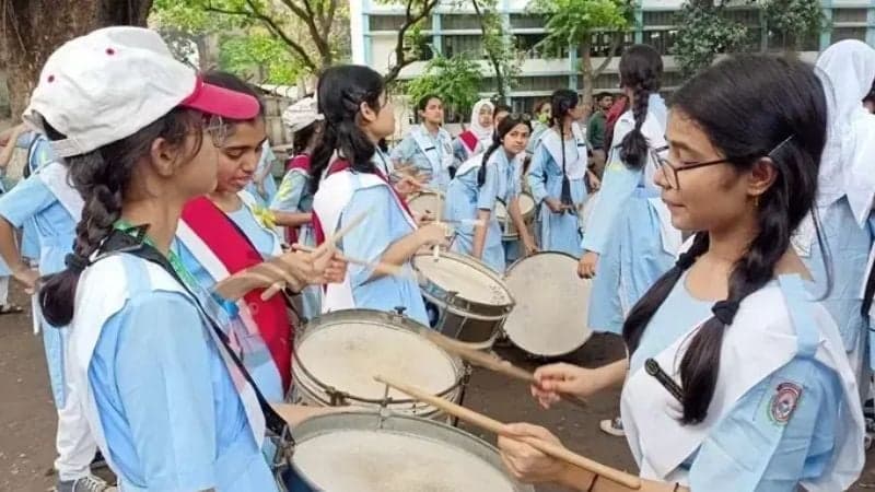 ফলাফলে ছেলেদের চেয়ে এগিয়ে মেয়েরা