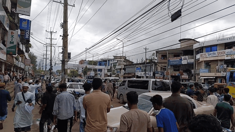 সিলেটে এবা‌র সারজিসের গাড়িতে হামলা, ‘ভুয়া ভুয়া’ স্লোগান