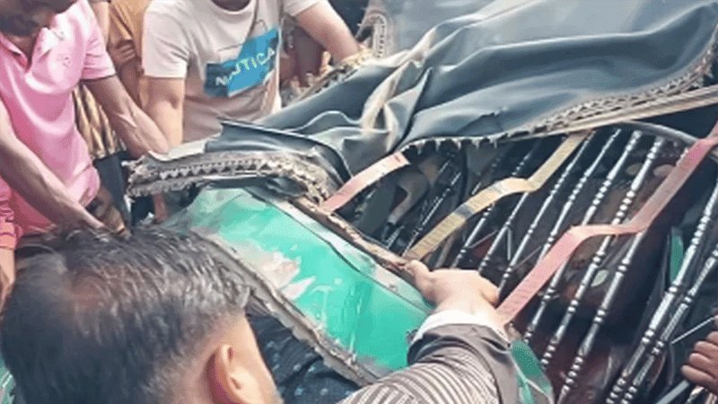 ময়মনসিংহে পিকআপভ্যান-অটোরিকশার সংঘর্ষে বাবা-ছেলে নিহত