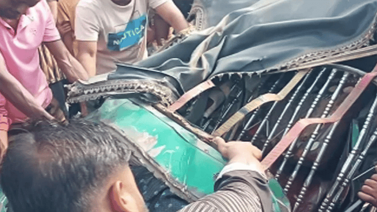 ময়মনসিংহে পিকআপভ্যান-অটোরিকশার সংঘর্ষে বাবা-ছেলে নিহত