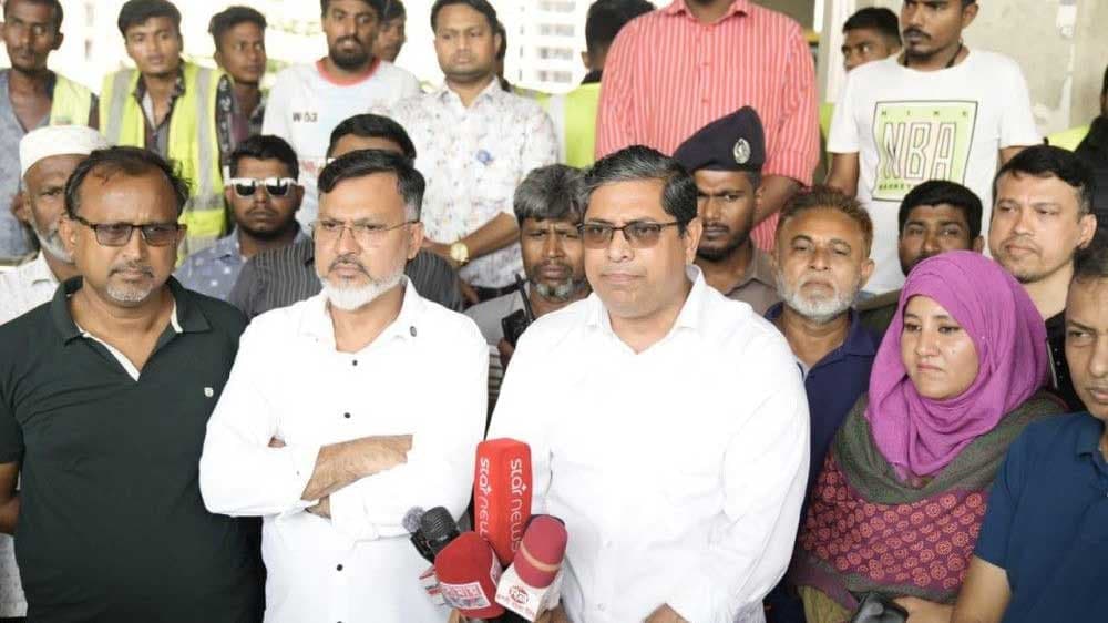 বৃষ্টির কারণে মেট্রো স্টেশনের নিচে আশ্রয় নিয়েছিলেন পশু ব্যবসায়ীরা: স্থানীয় সরকার প্রতিমন্ত্রী