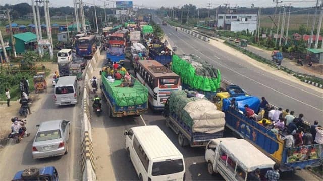 কমতে শুরু করেছে যমুনা সেতু মহাসড়কের যানজট
