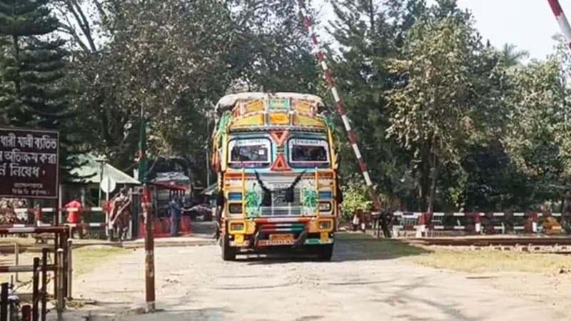 ছুটি শেষে হিলি স্থলবন্দর দিয়ে আমদানি-রপ্তানি শুরু