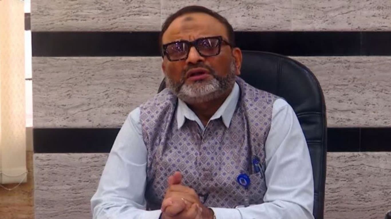 শিক্ষার্থীদের নির্ভয়ে ভোট দিতে যাওয়ার আহ্বান ঢাবি উপাচার্যের