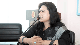 নেতিবাচক দৃষ্টিভঙ্গির পরিবর্তন চান দেশের একমাত্র হিজড়া প্রার্থী রানী