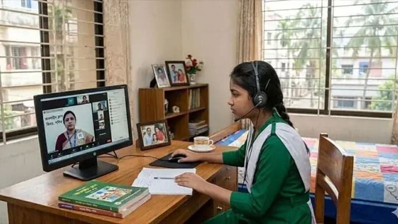 রাজধানীর কয়েকটি শিক্ষাপ্রতিষ্ঠানে পরীক্ষামূলকভাবে শুরু অনলাইন ক্লাস