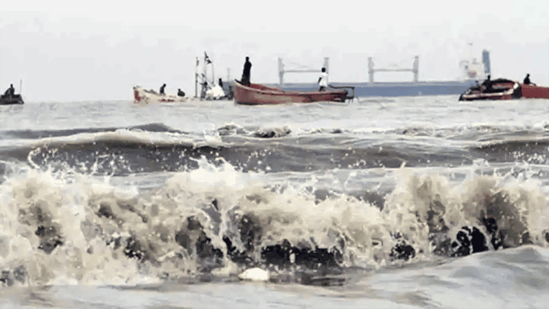 চার সমুদ্রবন্দরে ৩ নম্বর সতর্ক সংকেত