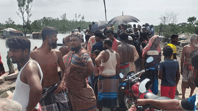 সুন্দরবনে গুলিতে জেলে নিহত, বনবিভাগ কার্যালয়ে হামলা