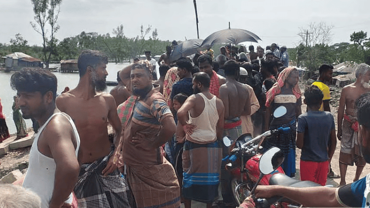 সুন্দরবনে গুলিতে জেলে নিহত, বনবিভাগ কার্যালয়ে হামলা