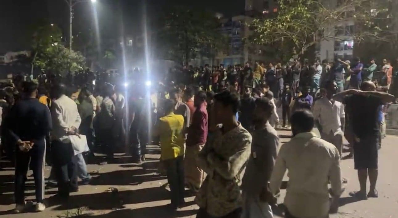 নিরাপত্তারক্ষী- রিকশা চালক সংঘর্ষের জেরে উত্তরায় শপিংমলে ভাঙচুর