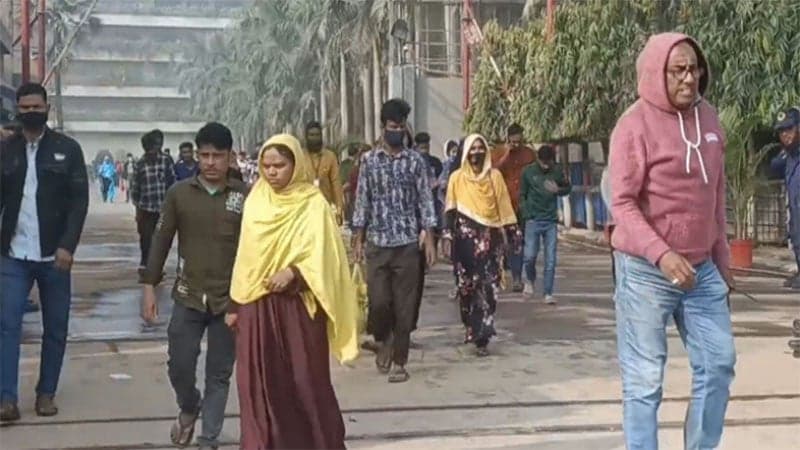 আশুলিয়ায় ১৩ পোশাক কারখানায় সাধারণ ছুটি ঘোষণা