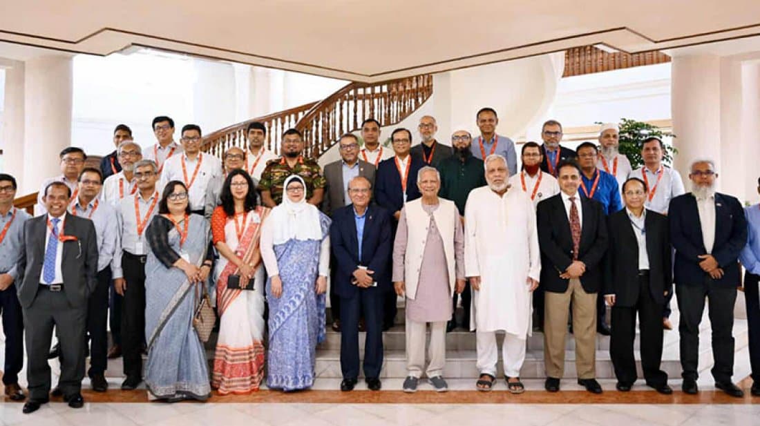 ঝামেলামুক্ত ঈদযাত্রায় কর্মকর্তাদের ধন্যবাদ ড. ইউনূসের