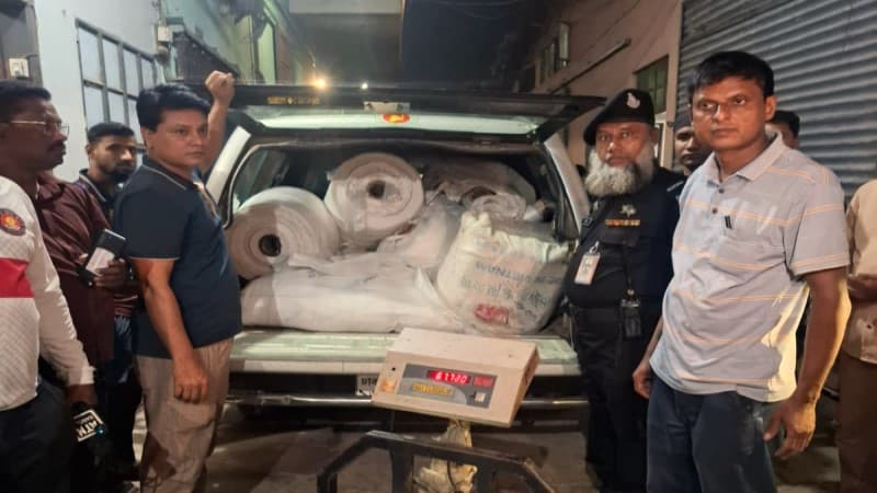 বগুড়ায় পলিথিন করাখানায় অভিযান, জরিমানা