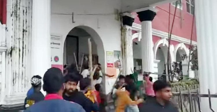 বৈষম্যবিরোধী ছাত্র আন্দোলন ও শিক্ষার্থীদের মধ্যে সংঘর্ষ, আহত ২০