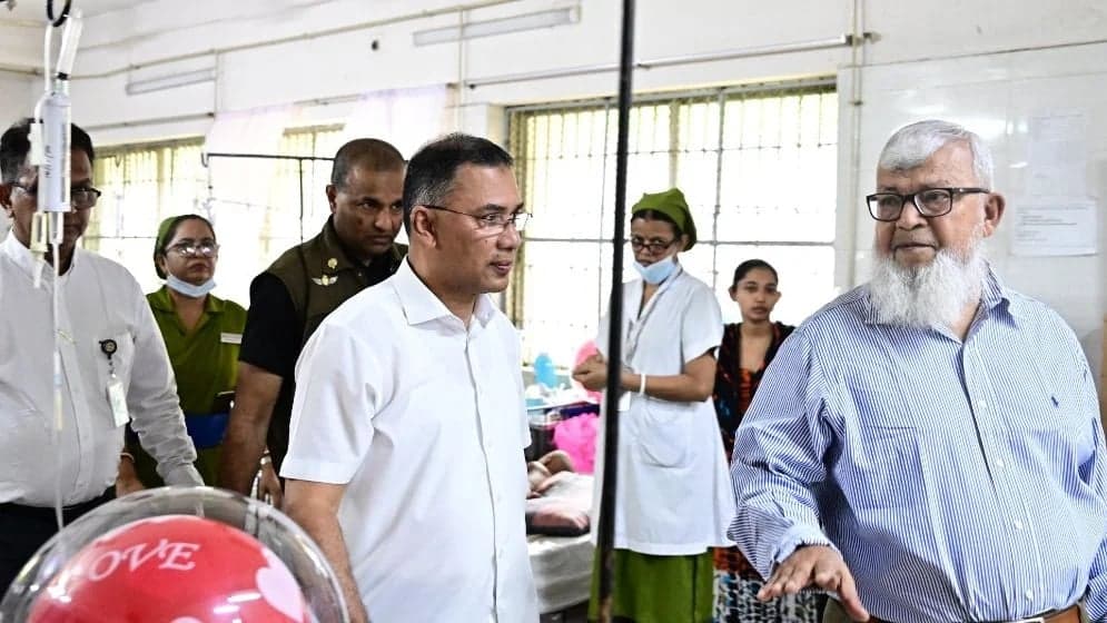 শিশু হাসপাতালে কক্ষে ধূমপান, চিকিৎসককে বরখাস্তের নির্দেশ প্রধানমন্ত্রীর