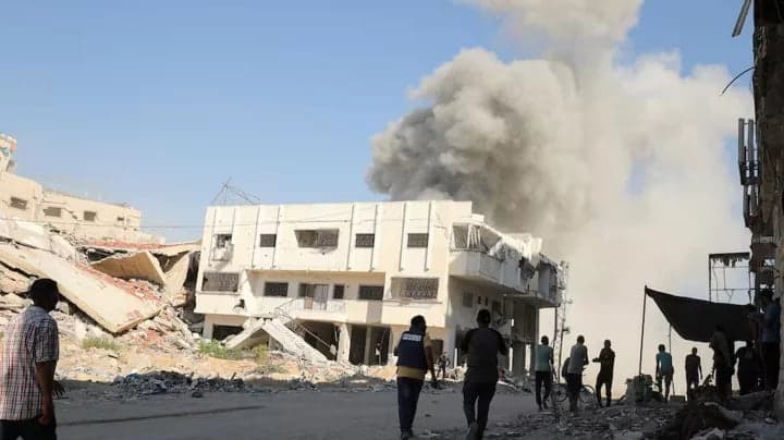 গাজায় স্কুলে ইসরায়েলি হামলায় নিহত ১১