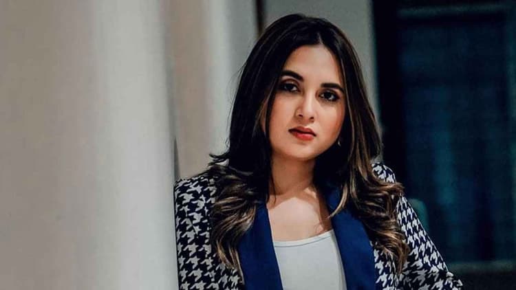 তৃতীয় দফায় অস্ত্রোপচারের টেবিলে অভিনেত্রী তানিয়া বৃষ্টি