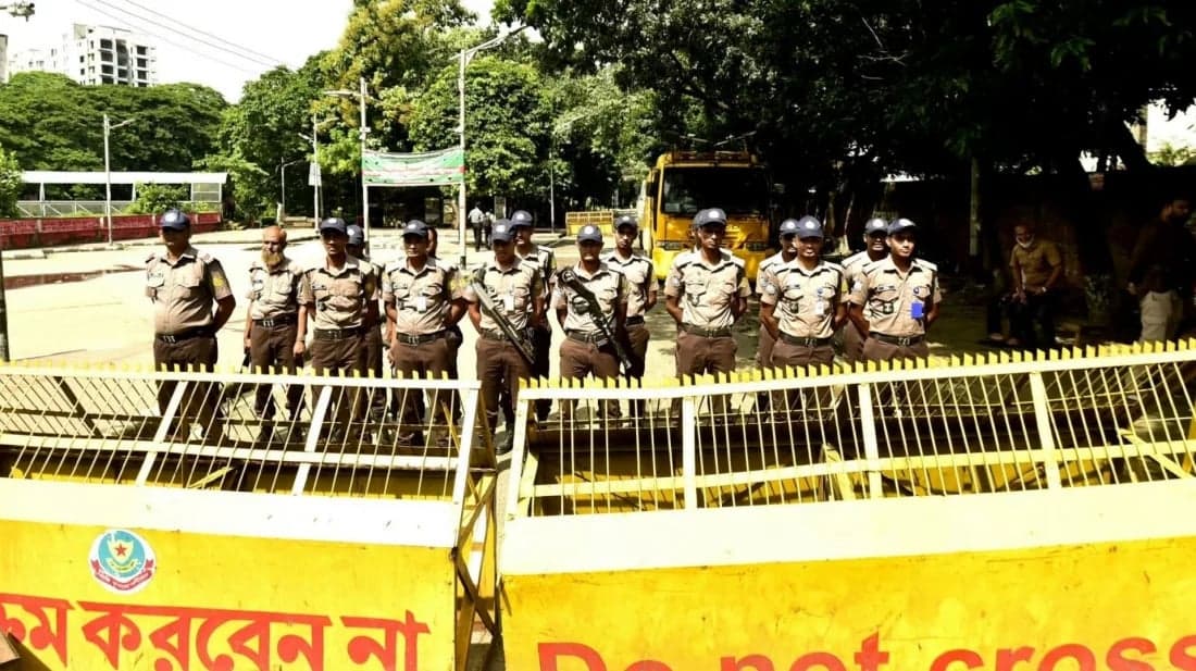ধানমন্ডি ৩২ নম্বরে শ্রদ্ধা জানাতে এসে আটক ৪, নিরাপত্তা জোরদার 