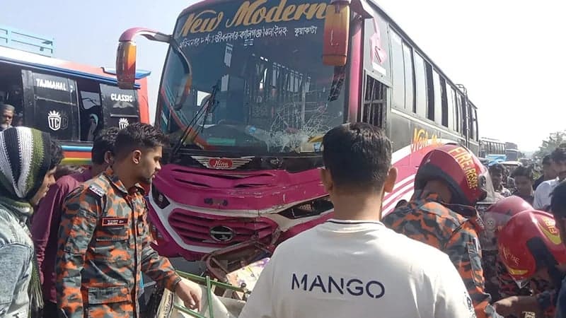 ভাঙ্গায় বাসচাপায় অটোরিকশার ৩ যাত্রী নিহত