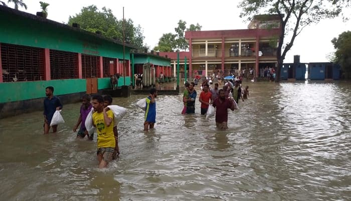 ময়মনসিংহে লক্ষাধিক মানুষ পানিবন্দি, চরম দুর্ভোগ