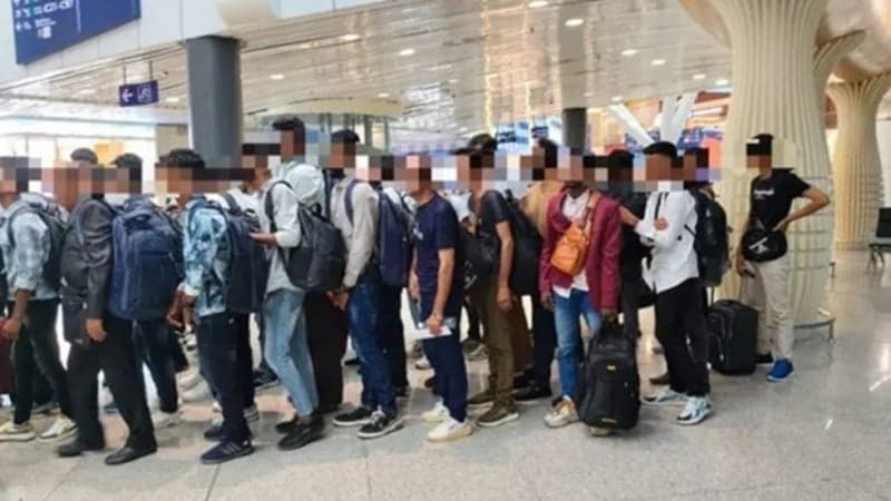 বিমানবন্দর থেকে ৯৬ বাংলাদেশিকে ফেরত পাঠাল মালয়েশিয়া