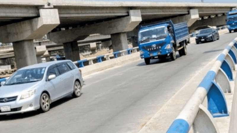 উত্তরের সড়কে যানবাহনের চাপ, তবে নেই  যানজট