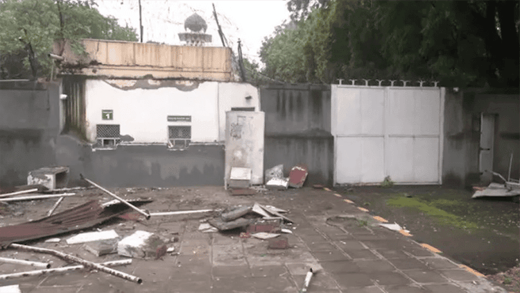 পাকিস্তান হাইকমিশনের বাইরের স্থাপনা গুঁড়িয়ে দিল ভারত