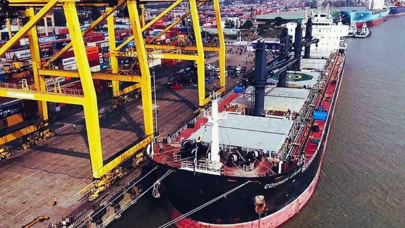 চট্টগ্রামে ১২ দিনে ১৬টি জ্বালানি জাহাজ, আরও তিনটি পথে