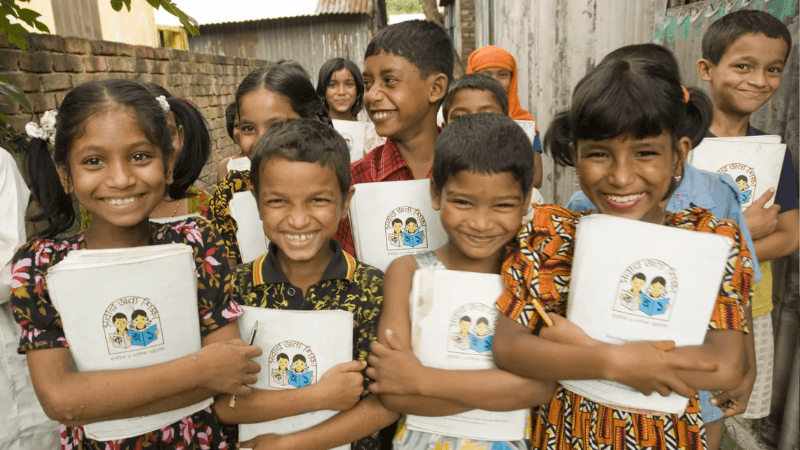 আজ বিশ্ব শিশু দিবস