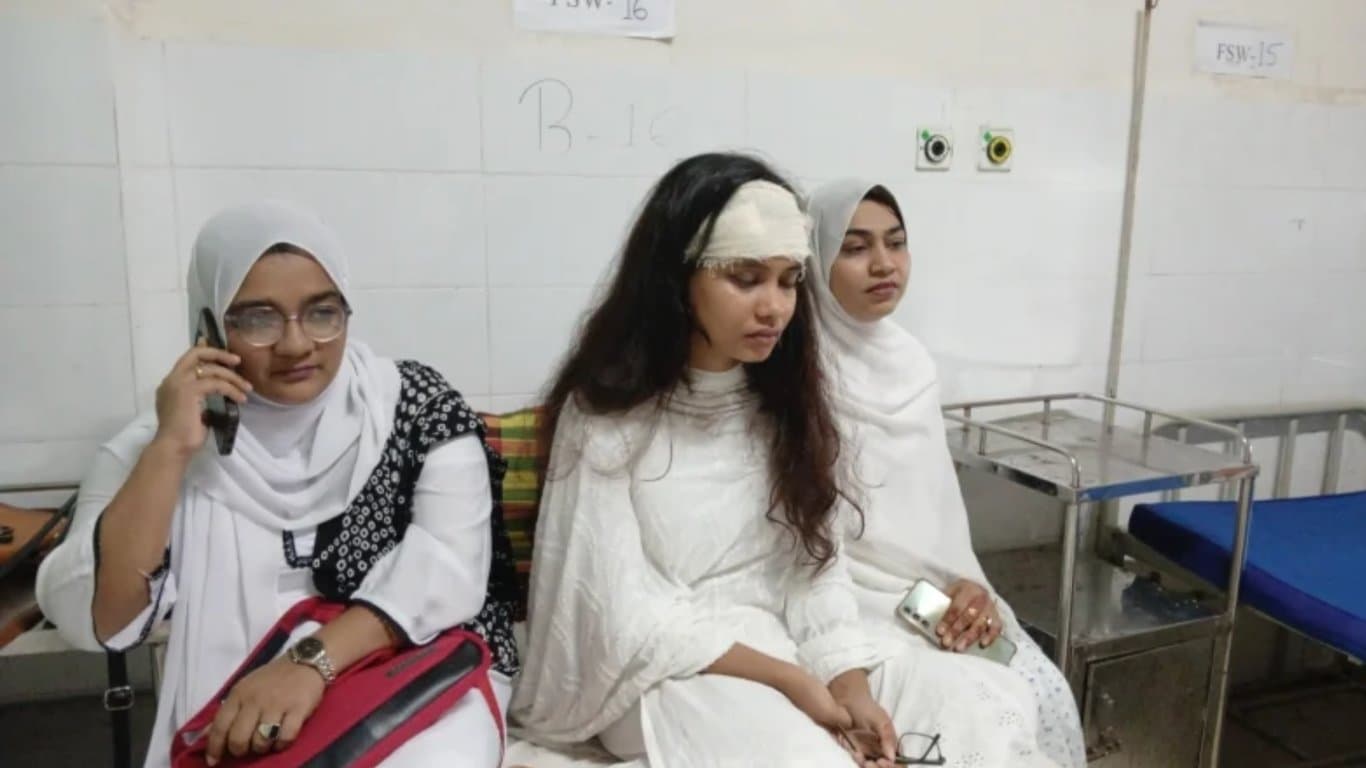 আদালতে বিচারকের ছোড়া পেপার ওয়েটের আঘাতে আহত নারী আইনজীবী
