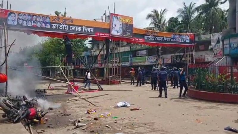 মুন্সিগঞ্জে ছাত্র আন্দোলনে ত্রিমুখী সংঘর্ষে নিহত ২